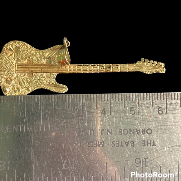 14KT Guitar Pendant, Vintage Diamond-Cut Yellow Gold - Picture 7 of 9